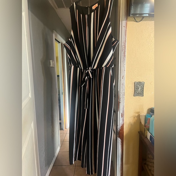 Capri jumper cab be casual or dressed up - Picture 4 of 4